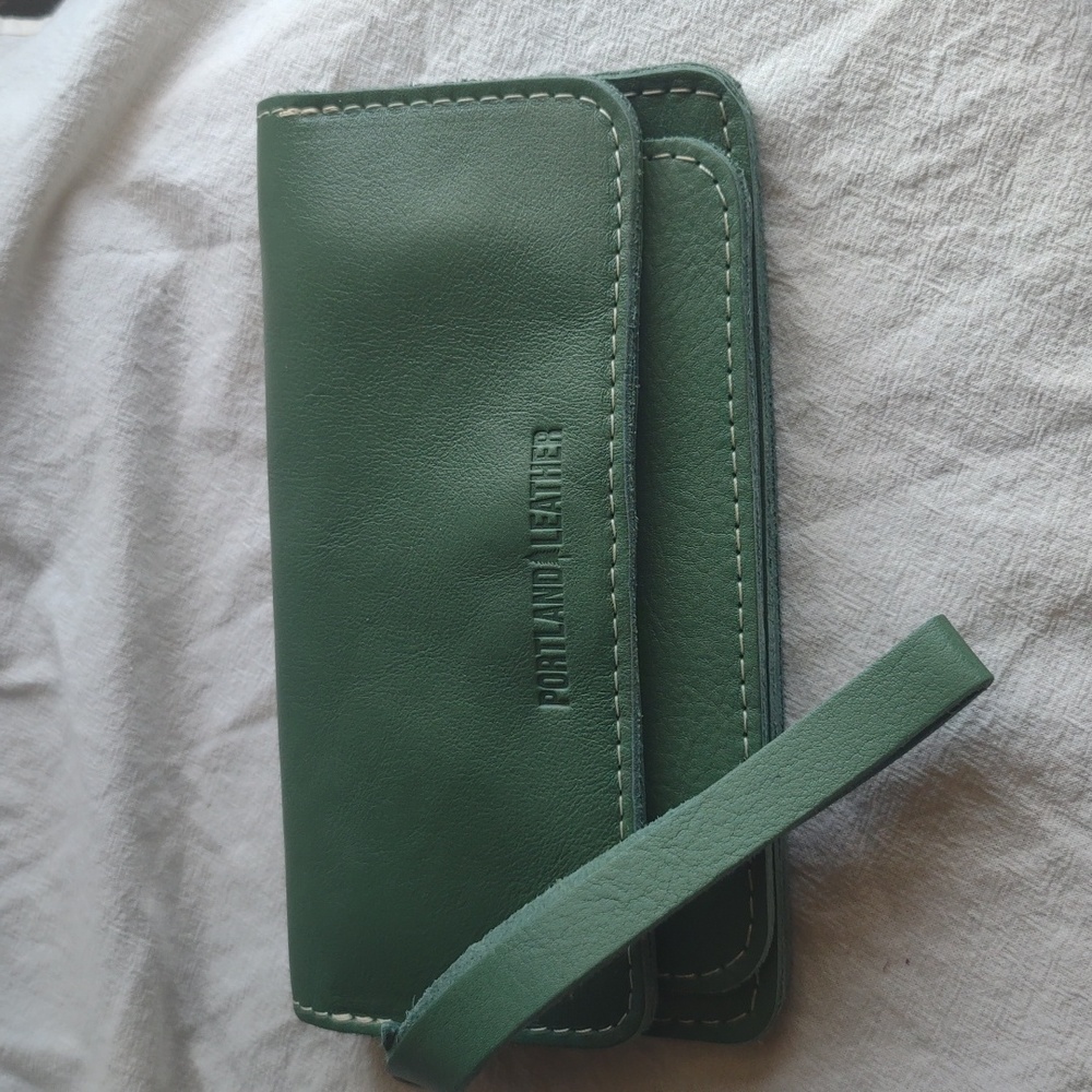 Portland Leather goods Lily in Eucalyptus